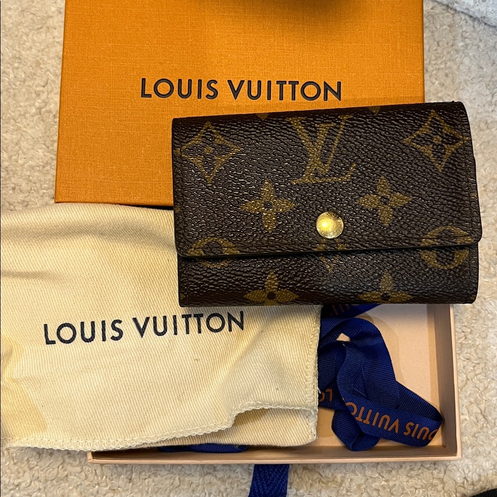 Louis Vuitton Monogram 6 key holder
